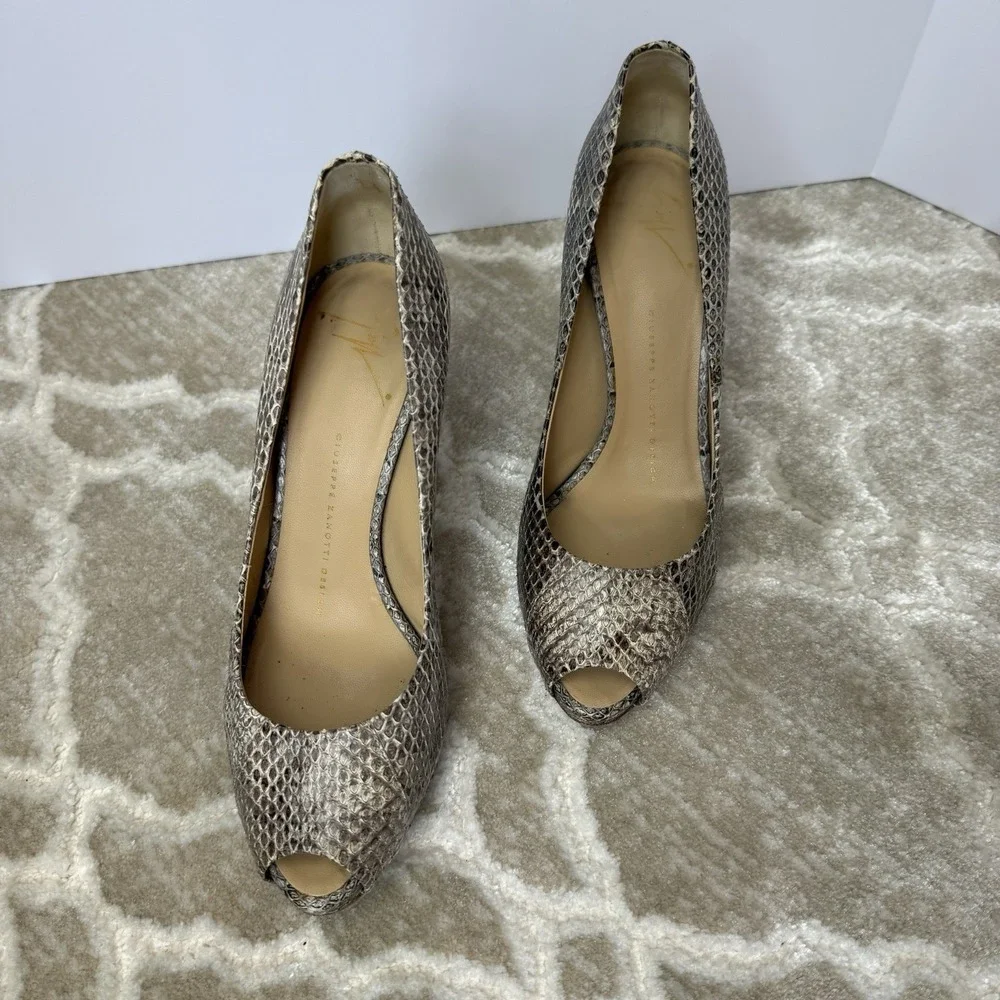 Giuseppe Zanotti Snake Print Embossed Leather Peep Toe Pump Heels EU38 US8‎ Used